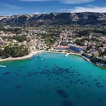 Front In * Supetarska Draga