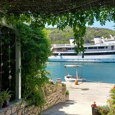 Front In Supetarska Draga