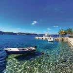 Front In * Supetarska Draga